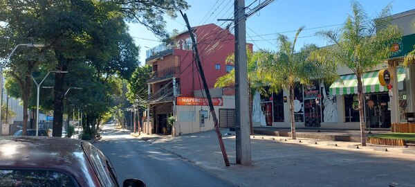 Columna peligrosamente inclinada » San Lorenzo PY
