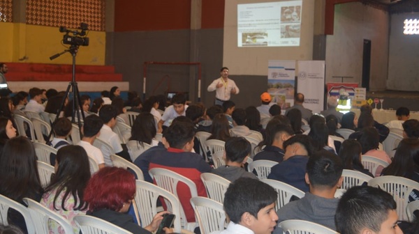 El MOPC, desarrolló en Coronel Oviedo, interesante charla sobre Seguridad Vial - Noticiero Paraguay