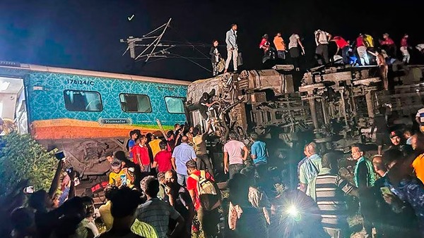 India: accidente de trenes deja al menos 55 muertos y 600 heridos - Unicanal