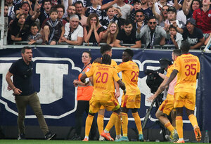 Versus / Suspenden partido de la Ligue 2 en Francia por agresión de un hincha a un jugador
