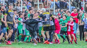 ¡Furor! Julio Enciso disputó un partido benéfico en Caaguazú