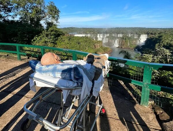 Video: médicos cumplen el último deseo de un paciente con cáncer en Foz - ABC en el Este - ABC Color