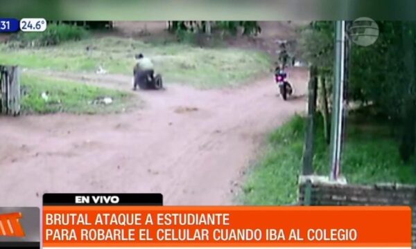 Brutal ataque a estudiante a la salida del colegio | Telefuturo