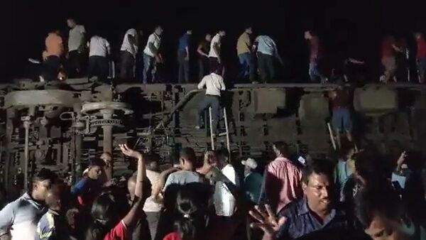 Unos 120 muertos y más de 850 heridos en choque de trenes en India