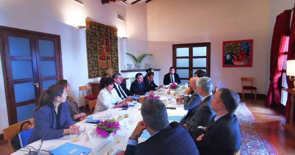 La Nación / Paraguay posee clima favorable para negocios de inversionistas, afirma viceministro