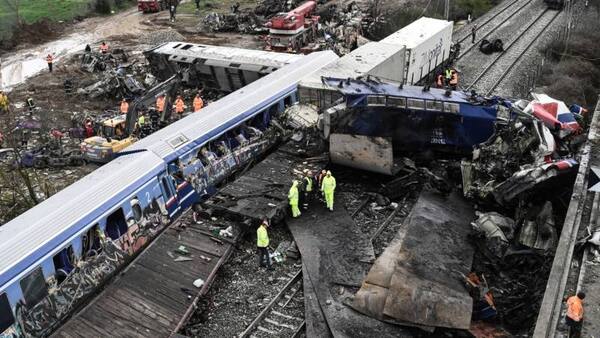 Unos 120 muertos y más de 850 heridos en choque de trenes en India