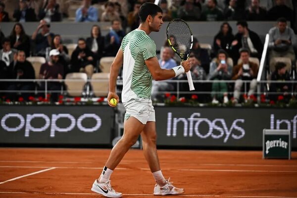 Alcaraz saca la garra y apaga la rebelión de Shapovalov - Tenis - ABC Color