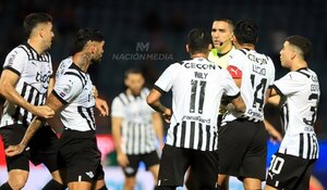 Versus / Juan López expulsó a Barboza por una insólita acción