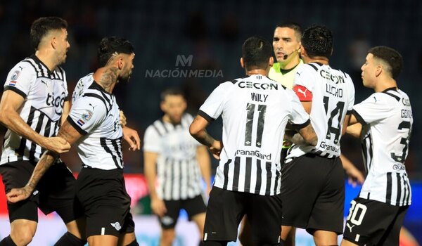 Versus / Juan López expulsó a Barboza por una insólita acción