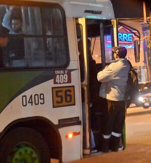 Trabajadores repudian inacción del Gobierno ante  choferes “en negro” - Economía - ABC Color