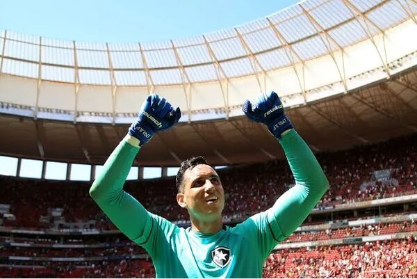 Gatito Fernández reaparece hoy con Botafogo y será convocado a la Albirroja - Fútbol Internacional - ABC Color