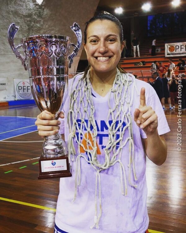 Baloncesto: Paola Ferrari, “campione” - Polideportivo - ABC Color