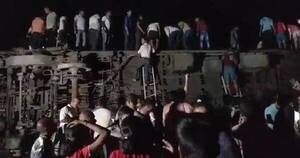 La Nación / India: choque de trenes deja unos 120 muertos