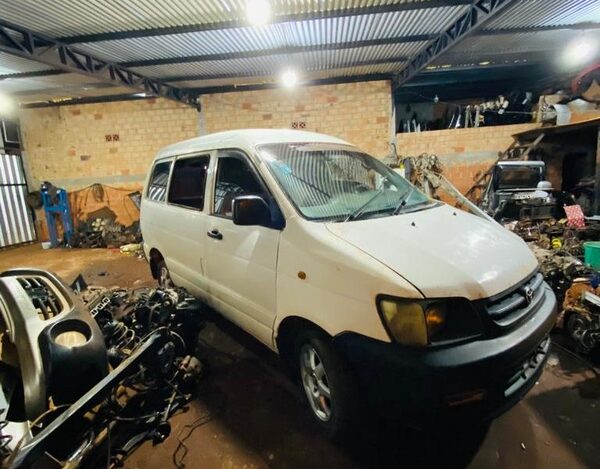 Furgón hurtado en Foz de Yguazú fue encontrado en un taller de Santa Rita – Diario TNPRESS