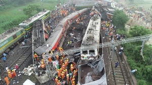 India: Choque de trenes deja 261 fallecidos y 900 heridos | 1000 Noticias