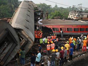 La peor tragedia ferroviaria: 280 muertos y cientos de heridos en India - Radio Imperio