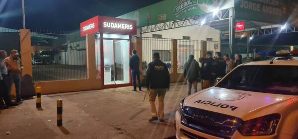 Quisieron arrancar cajero automático, pero no pudieron por culpa de un "cabo"