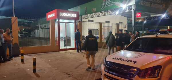 Diario HOY | Ladrones casi llevaron un cajero automático a casa