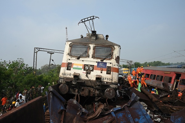 Suman 288 los muertos y 850 los heridos por el accidente de trenes de ayer en India - .::Agencia IP::.