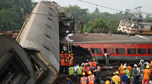 La peor tragedia ferroviaria: 280 muertos y cientos de heridos en India - Oasis FM 94.3
