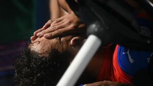 Víctor Cabañas sufre grave lesión en su debut en Primera