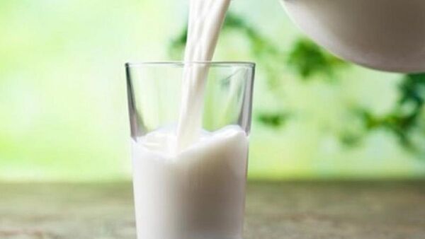 La leche subió, pero inflación fue 0% en mayo: Analista explica la razón