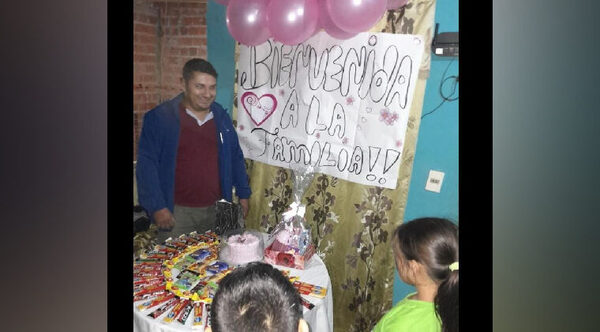 PADRE OBTIENE LA GUARDA DE SU HIJA Y LE DA UNA TIERNA BIENVENIDA