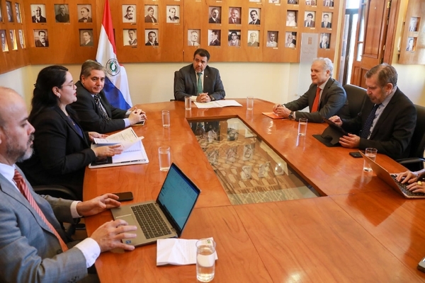 Hacienda y CAF analizaron proyectos en ejecución en Paraguay - .::Agencia IP::.