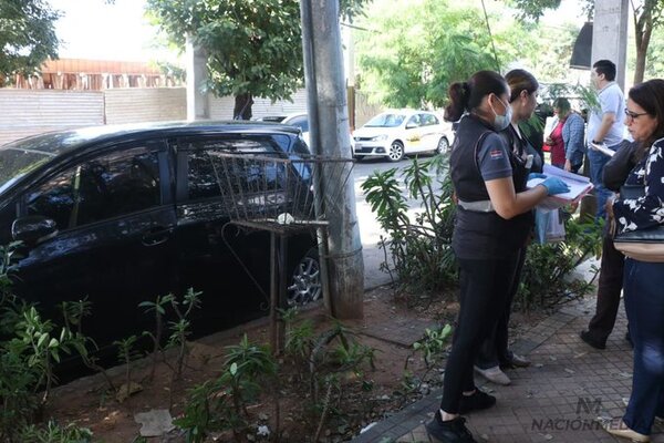 Mujer encuentra muerto a su esposo en el auto: no había rastros de violencia
