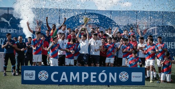 Versus / En Reserva, Cerro sí festeja como campeón