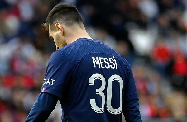 Versus / PSG oficializa la marcha de Lionel Messi