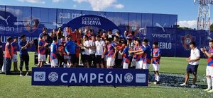 Cerro Porteño recibió su trofeo de campeón en Reserva - Cerro Porteño - ABC Color
