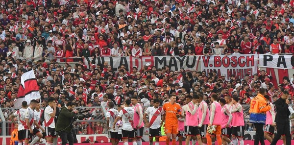 Tragedia en el Monumental: hincha de River murió tras caer desde la tribuna - trece