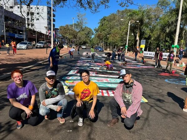 Con arte urbano, se manifiestan contra juramento de Mbururú en Ciudad del Este - ABC en el Este - ABC Color