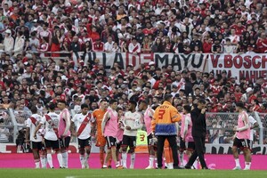Tragedia en fútbol argentino: hincha muere en estadio de River - Radio Imperio