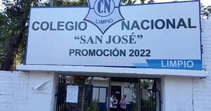 La Nación / Con detector de metales, colegio de Limpio incautó armas blancas