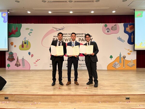 Tres jóvenes paraguayos fueron premiados como “Estudiantes Graduados Sobresalientes” en universidades taiwanesas - Informatepy.com