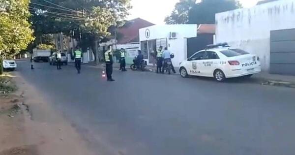 La Nación / Logran aprehender a 38 personas e incautaron varios vehículos en operativo policial