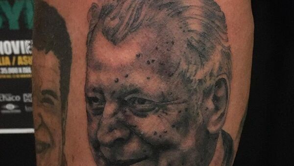 Fanático colo‘o se tatuó  el rostro de Kalé Galaverna y dijo que lo admira’