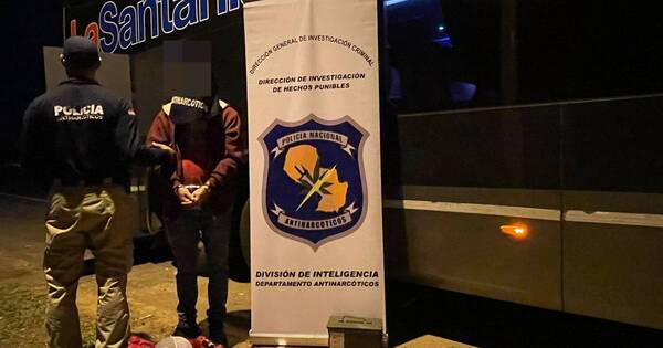 La Nación / Detuvieron a un hombre que llevaba cocaína tipo crack en bus de larga distancia