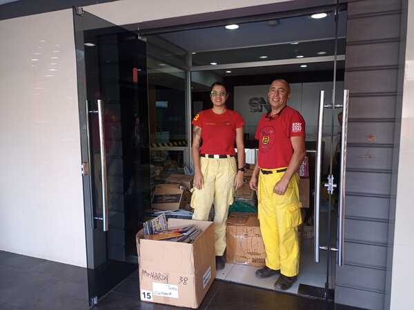 Bomberos de Trinidad suman 500 libros a la Campaña Ñamoñe´e - C9N