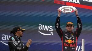 Max Verstappen, más líder tras ganar en Barcelona