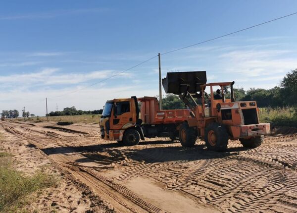 En Alto Paraguay, realizan mejoras en caminos no pavimentados