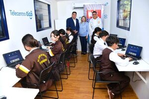 Conatel dona un telecentro equipado para el desarrollo académico de los estudiantes.
