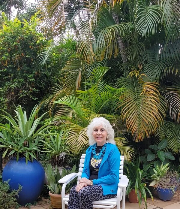 Un jardín mágico y el universo literario - ABC Revista - ABC Color