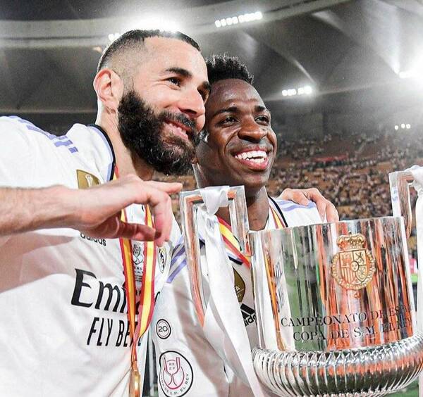 [VIDEO] Después de 14 años y tras anotar más de 350 goles Benzema se despidió del Real