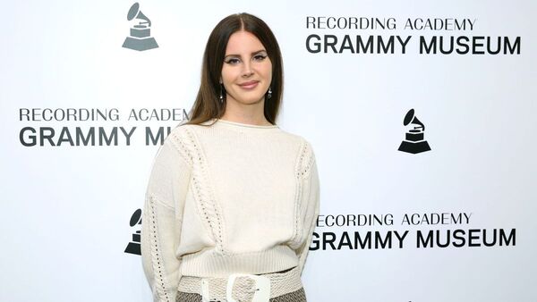 Un técnico de Lana Del Rey declara ante la Policía como sospechoso de xenofobia