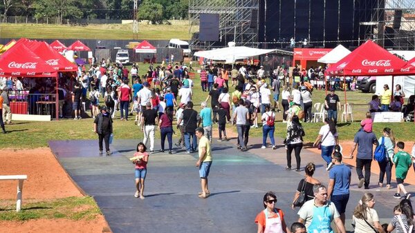 Gran afluencia durante fiesta solidaria de la Comilona de Teletón