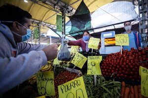 La pérdida del poder de compra por la elevada inflación golpea al consumo en Argentina - MarketData