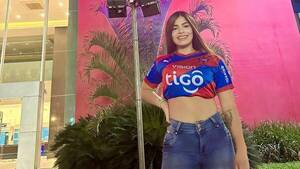 Con asma y todo, la Madrina de Cerro se va a la altura de La Paz